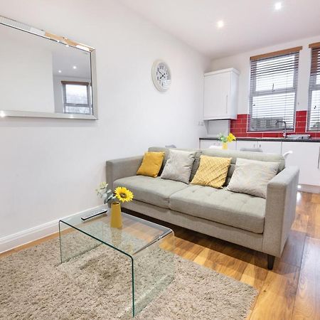 Modern Apartment Close To City Centre With Parking ليدز المظهر الخارجي الصورة