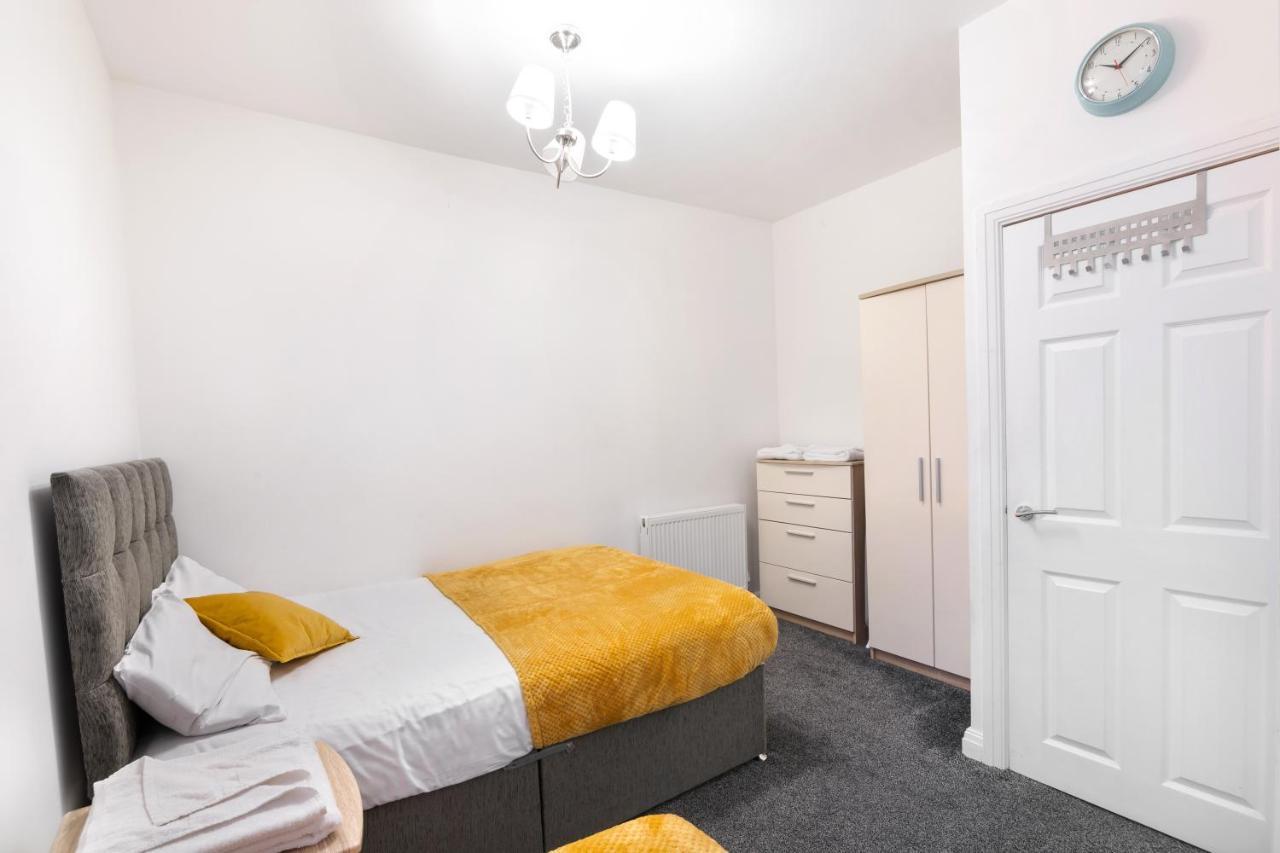 Modern Apartment Close To City Centre With Parking ليدز المظهر الخارجي الصورة