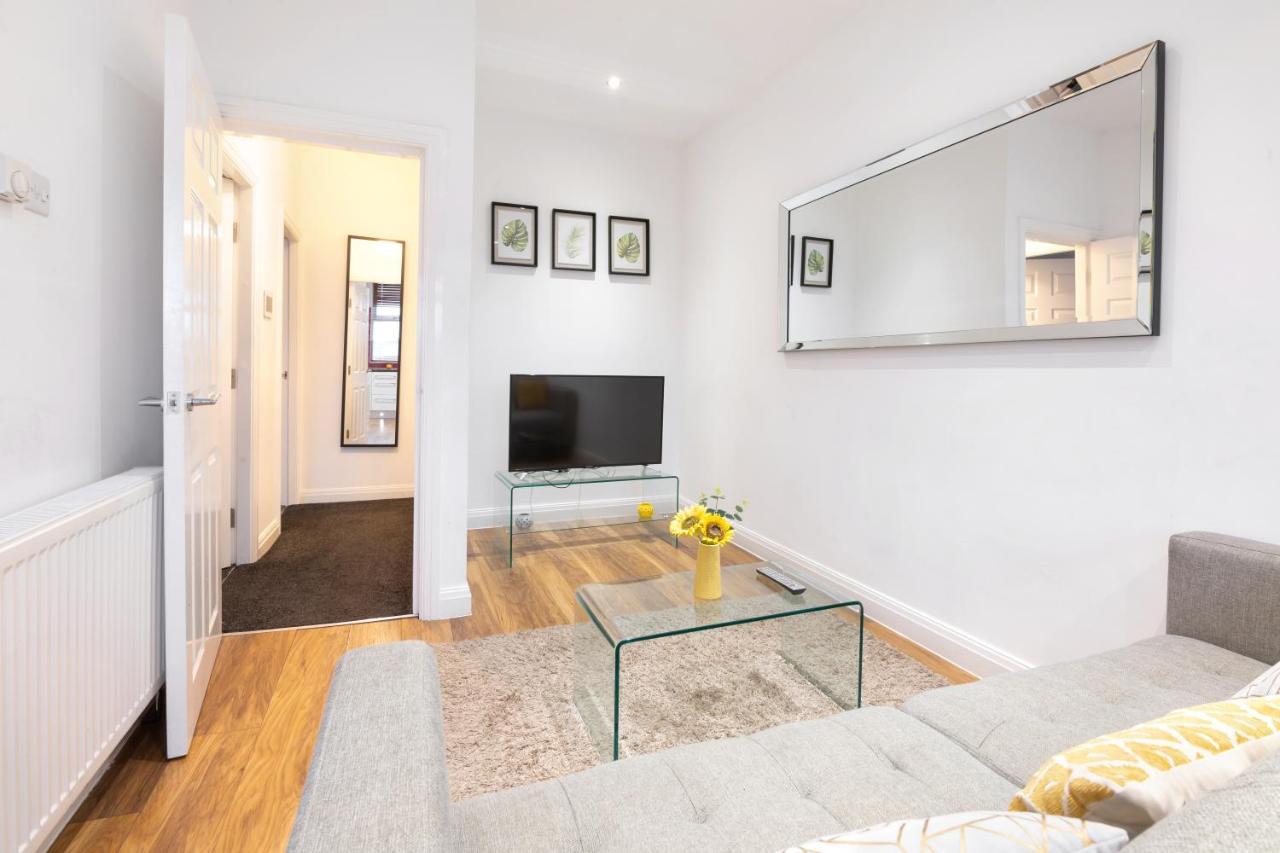Modern Apartment Close To City Centre With Parking ليدز المظهر الخارجي الصورة