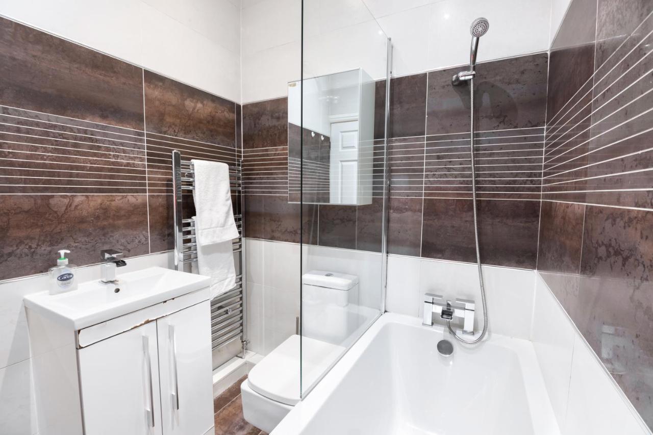 Modern Apartment Close To City Centre With Parking ليدز المظهر الخارجي الصورة